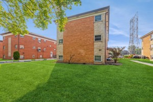 featured image of 97 E Blecke Ave