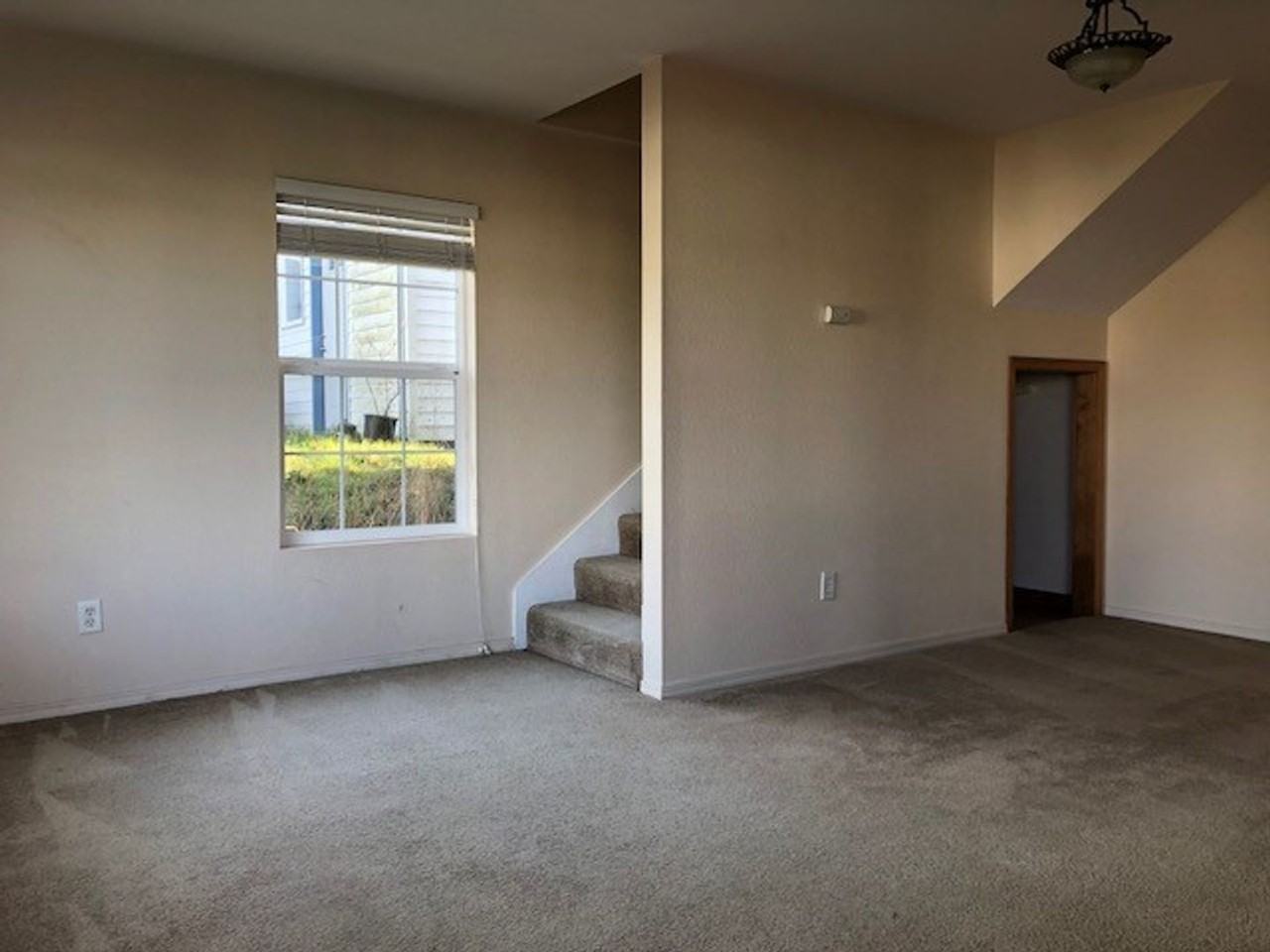 741 E 10th St - Photo 3 of 36