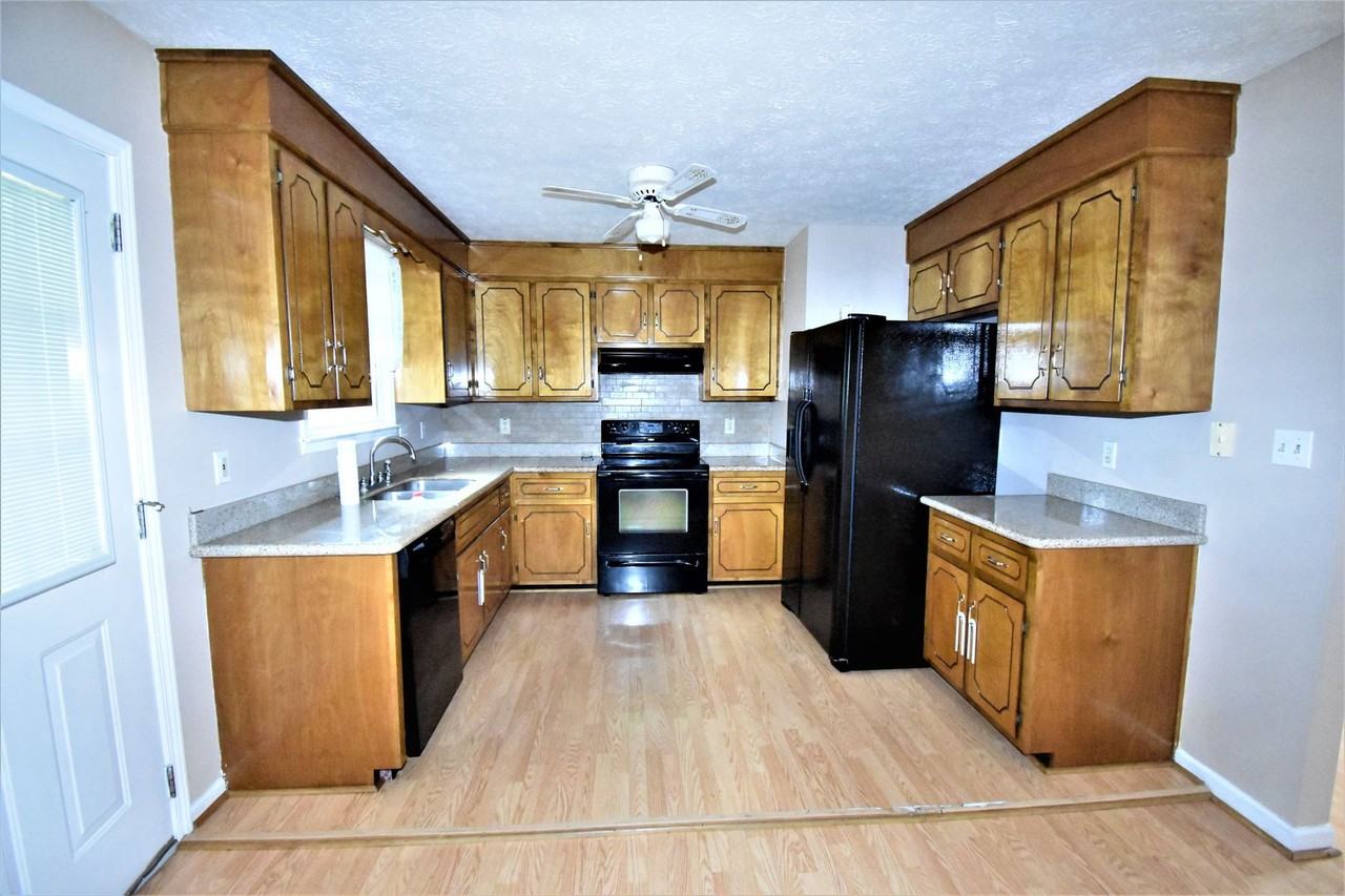 444 Kelsey Dr - Photo 5 of 22