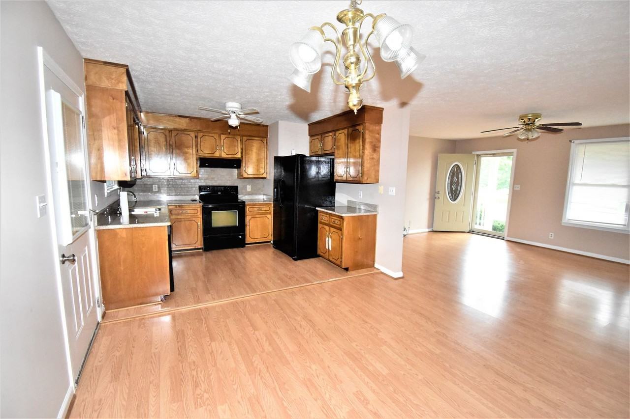 444 Kelsey Dr - Photo 6 of 22