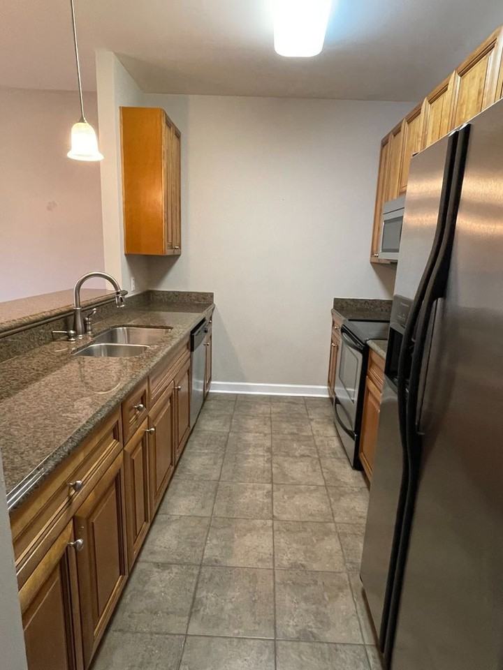 310 Stratford Dr - Photo 5 of 21