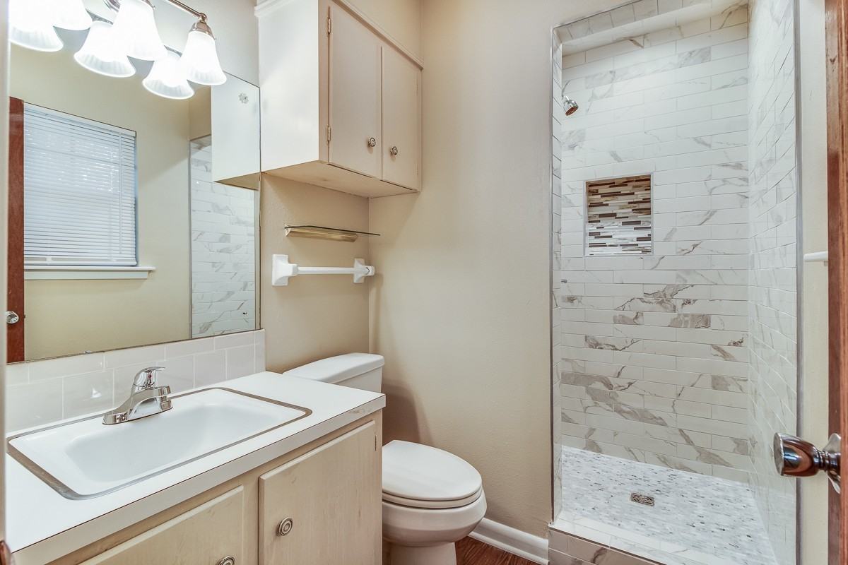 242 Monteigne Dr - Photo 5 of 13