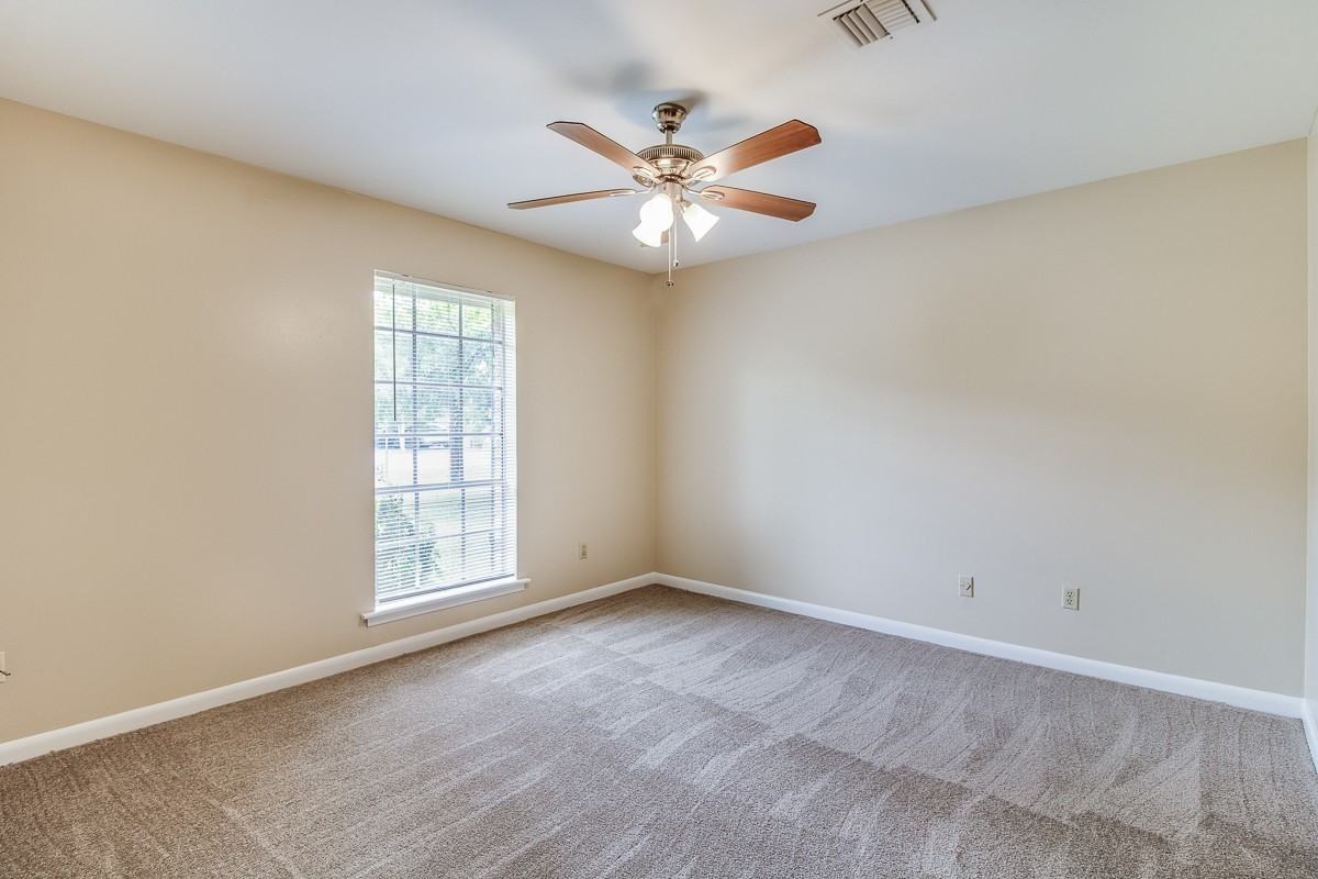 242 Monteigne Dr - Photo 6 of 13