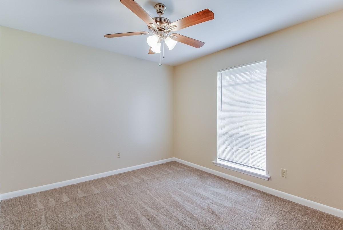 242 Monteigne Dr - Photo 7 of 13