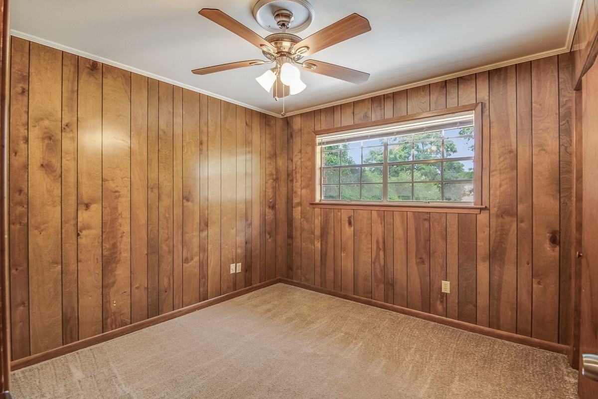 242 Monteigne Dr - Photo 2 of 16