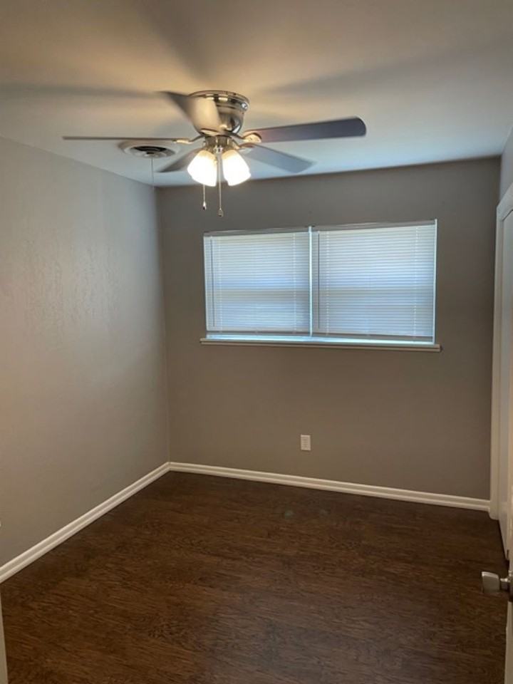 2910 Bennett Dr - Photo 2 of 17