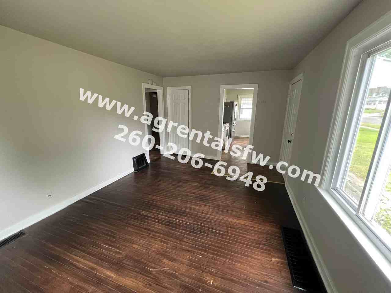 1717 Spring St - Photo 3 of 11