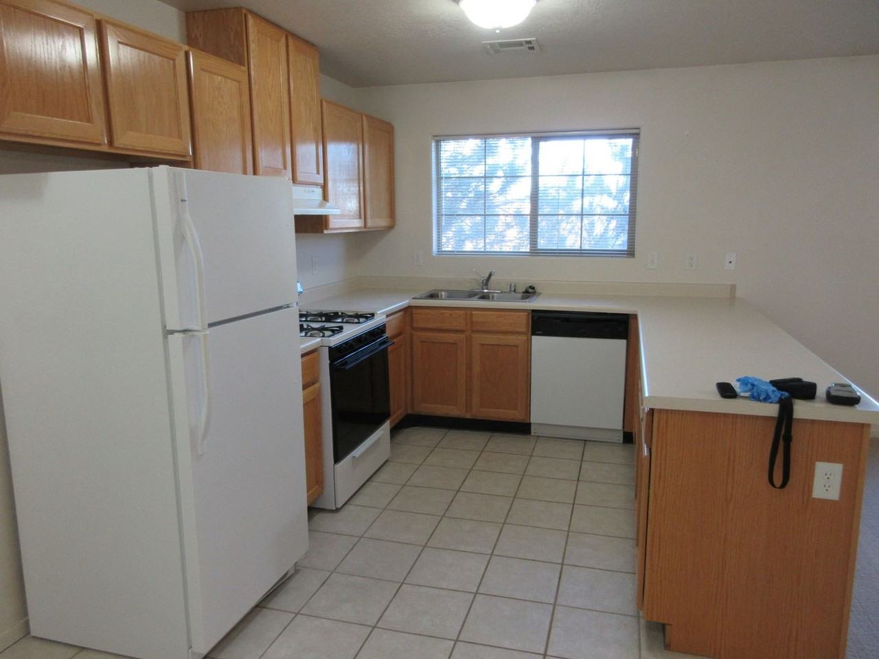 330 N 900 W - Photo 4 of 12