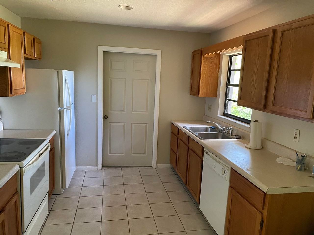 37311 Beach Dr - Photo 3 of 9