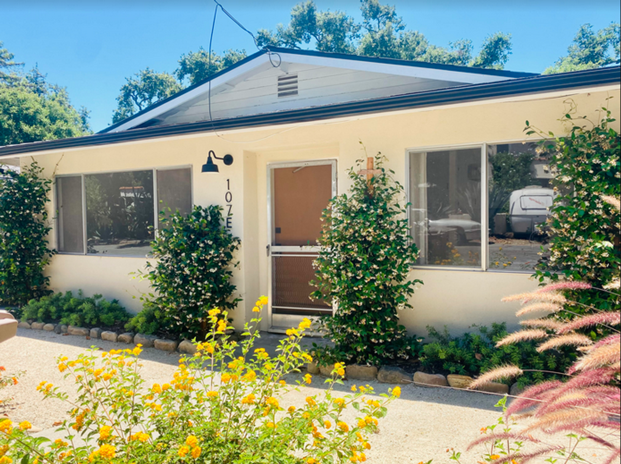 107 E Eucalyptus St - Photo 3 of 17