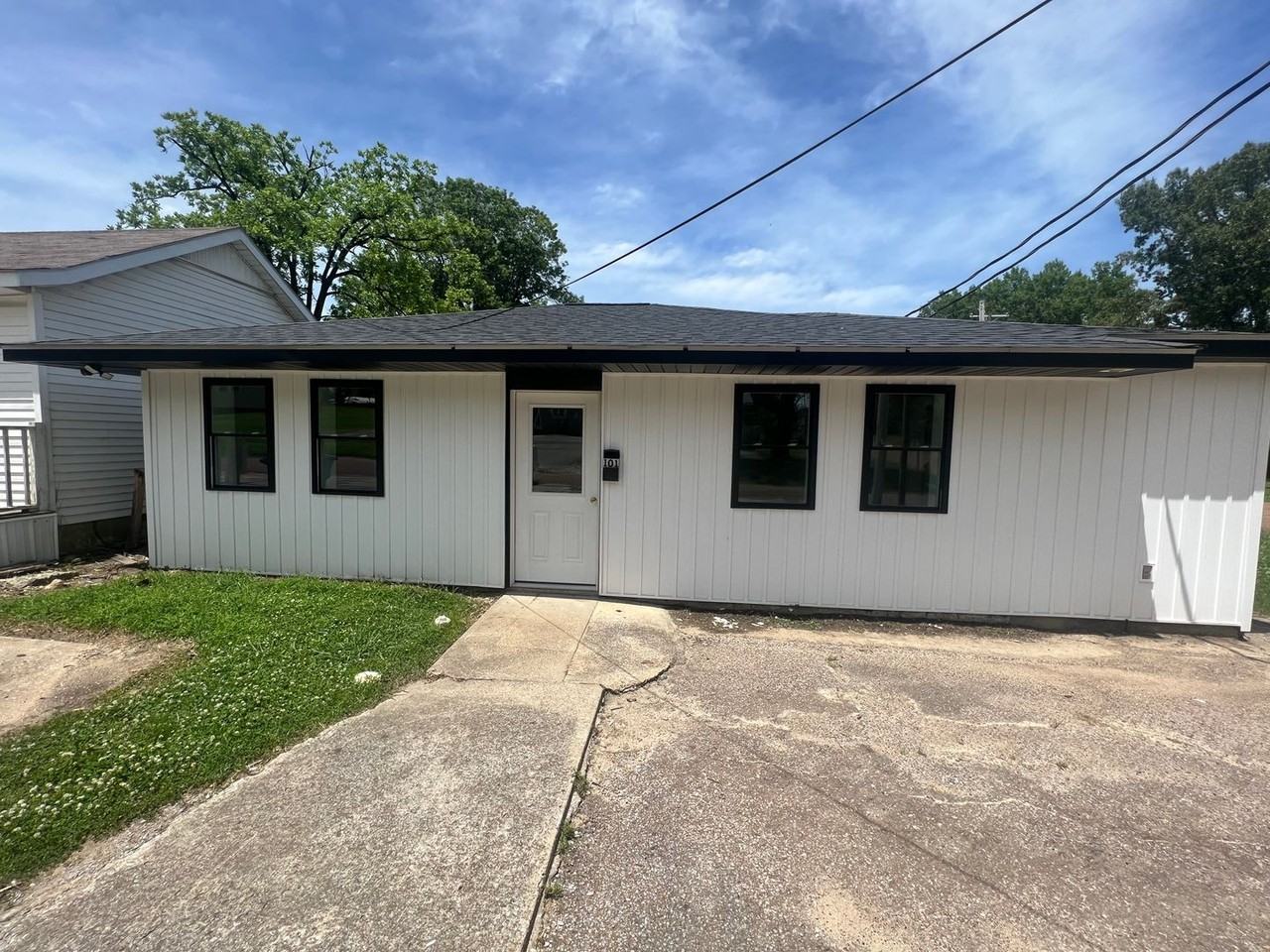 101 St Charles - Photo 2 of 15