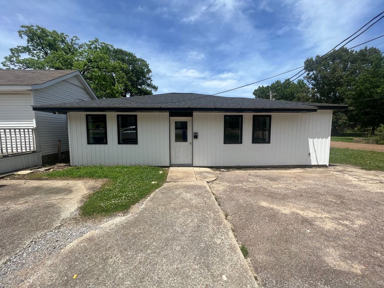 101 St Charles - Photo 3 of 15