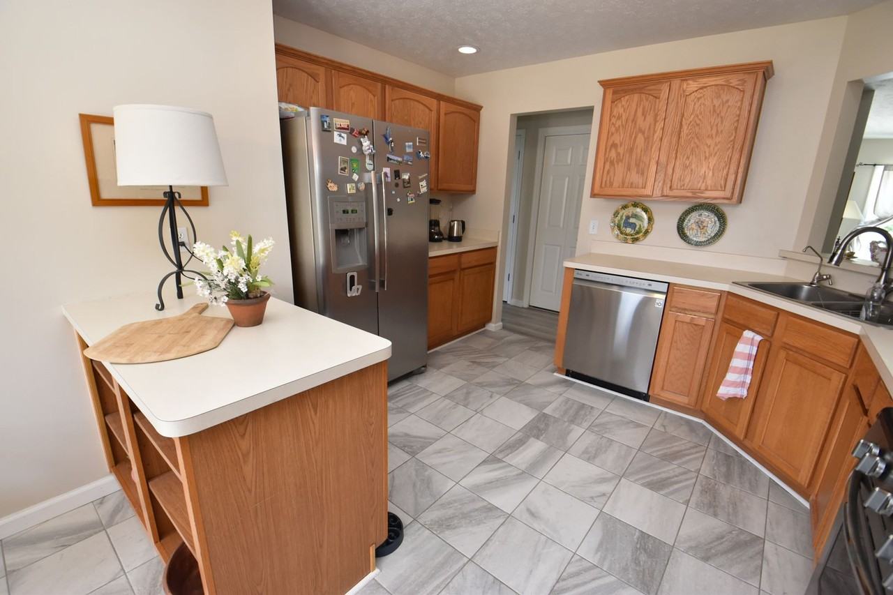 18153 Lisbon Dr - Photo 4 of 23
