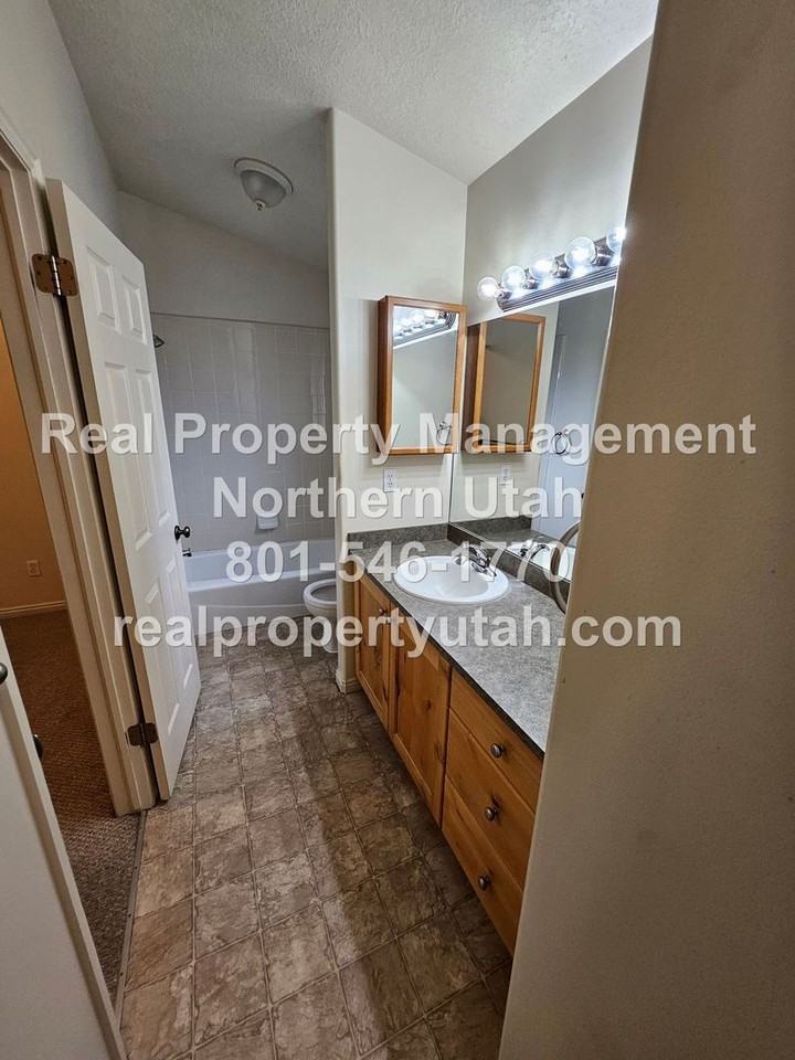 1419 Blossom Ln - Photo 6 of 20