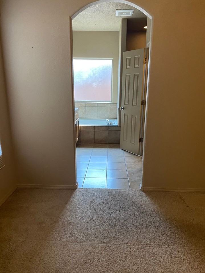 11639 Pocono Rd Se - Photo 3 of 13