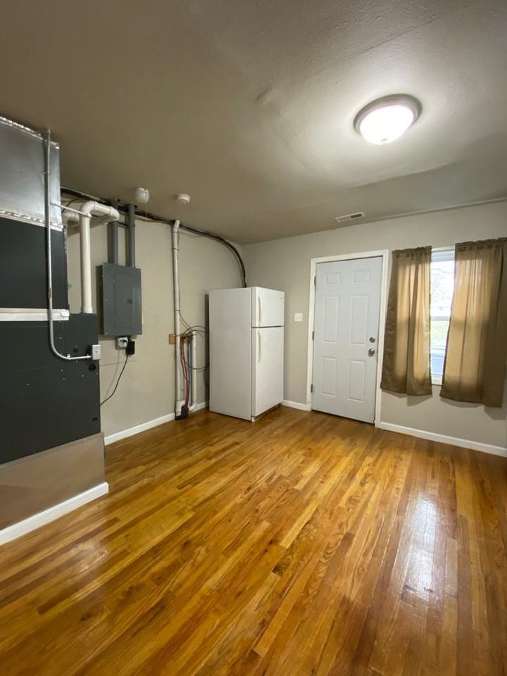 1503 E Bell Ave - Photo 3 of 12
