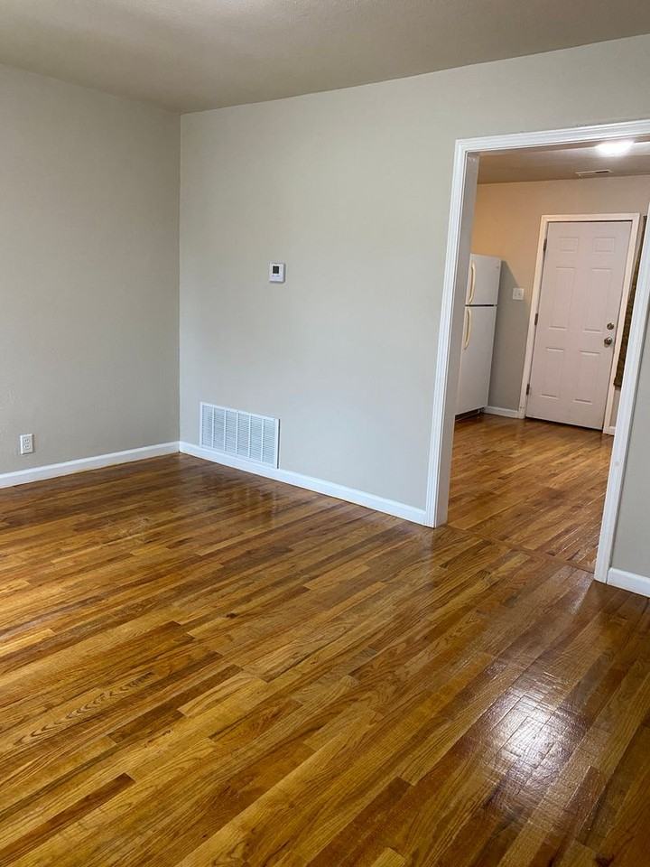 1503 E Bell Ave - Photo 6 of 12