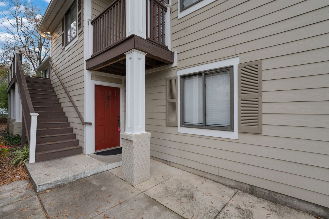 2208 Stafford Ave - Photo 2 of 11