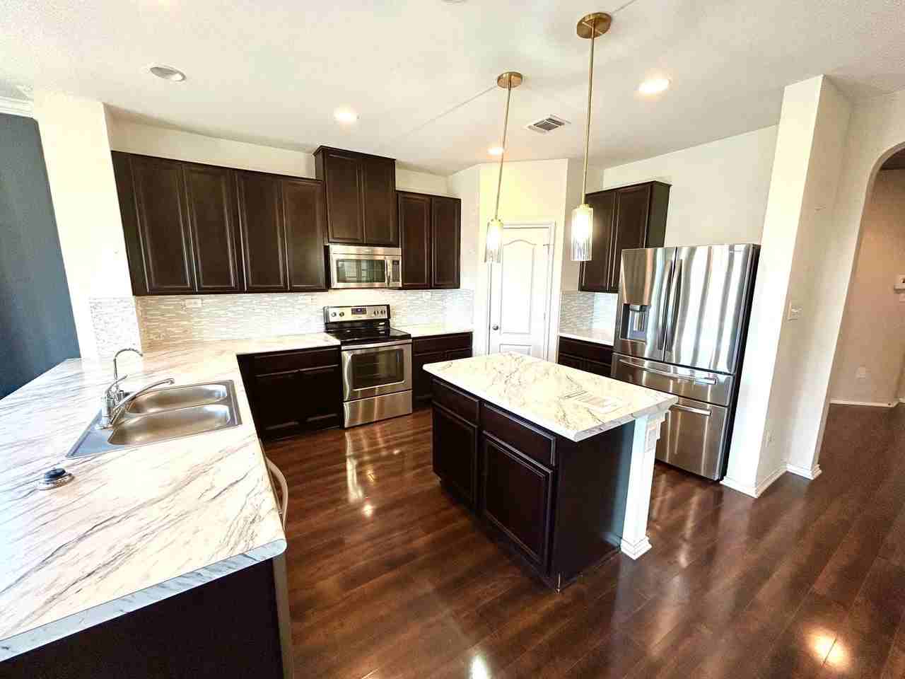 318 Pleasanton Cir - Photo 6 of 32