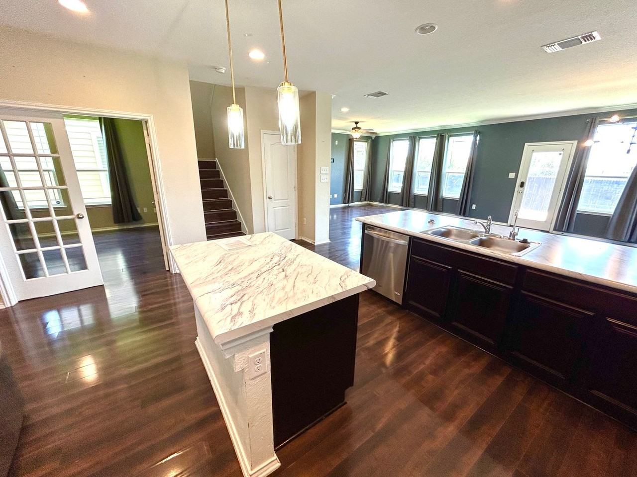 318 Pleasanton Cir - Photo 7 of 32