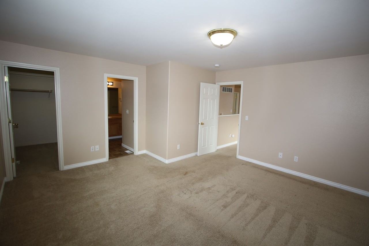 6446 E 10th Ave - Photo 6 of 20