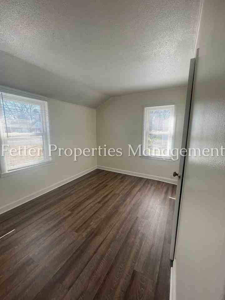 107 S Congress Ave - Photo 5 of 8