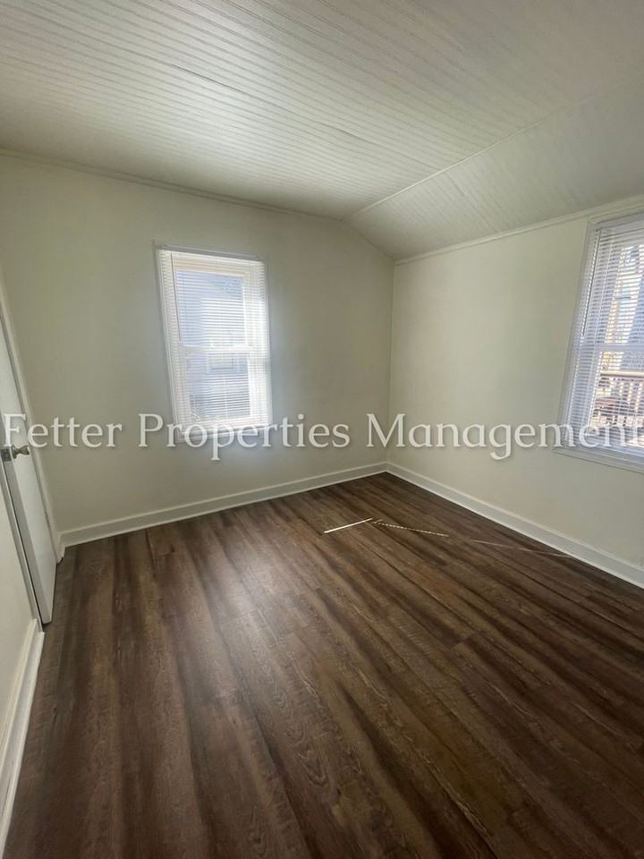 107 S Congress Ave - Photo 6 of 8