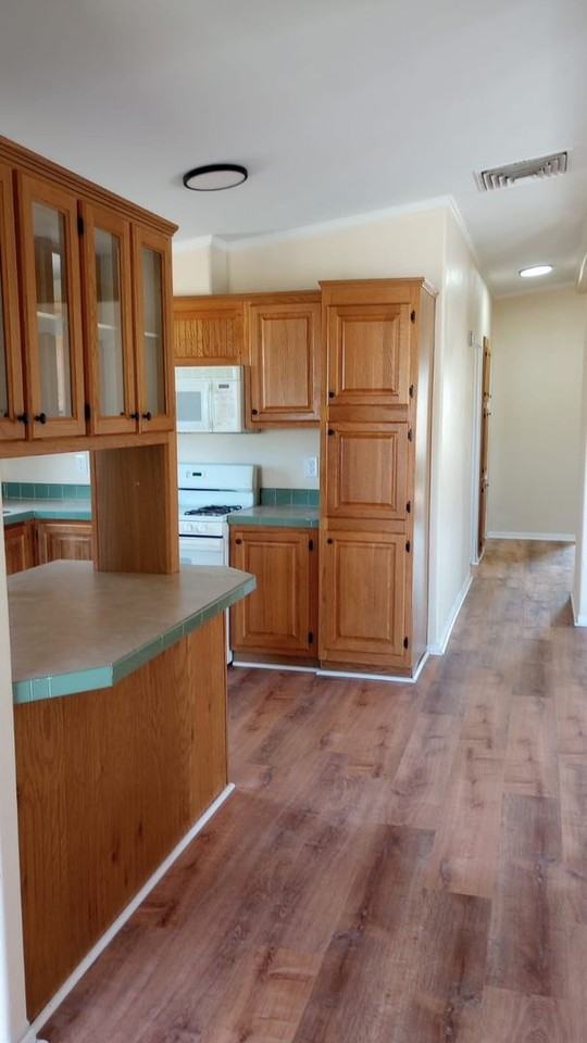 326 E Camillus St - Photo 3 of 21
