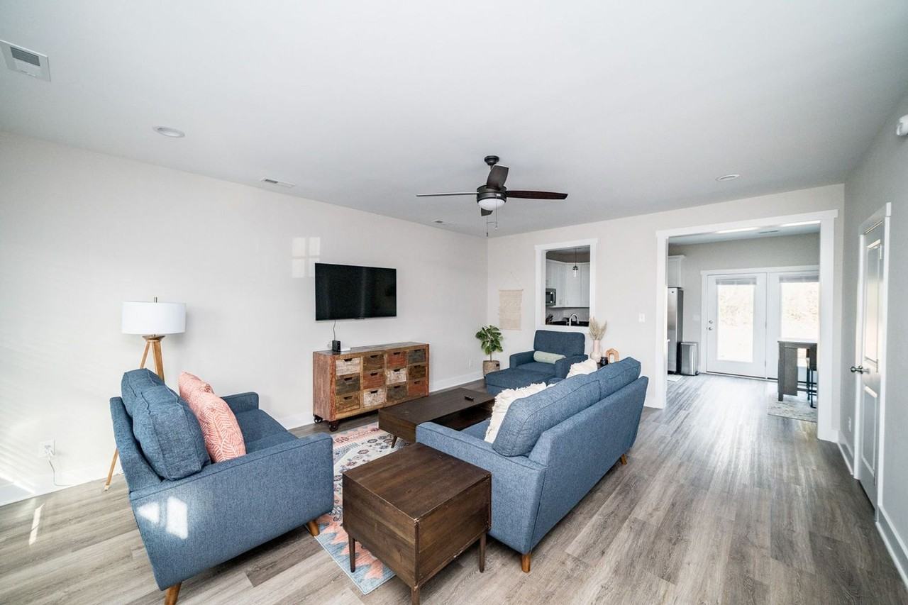 10 Villa Ct - Photo 3 of 18