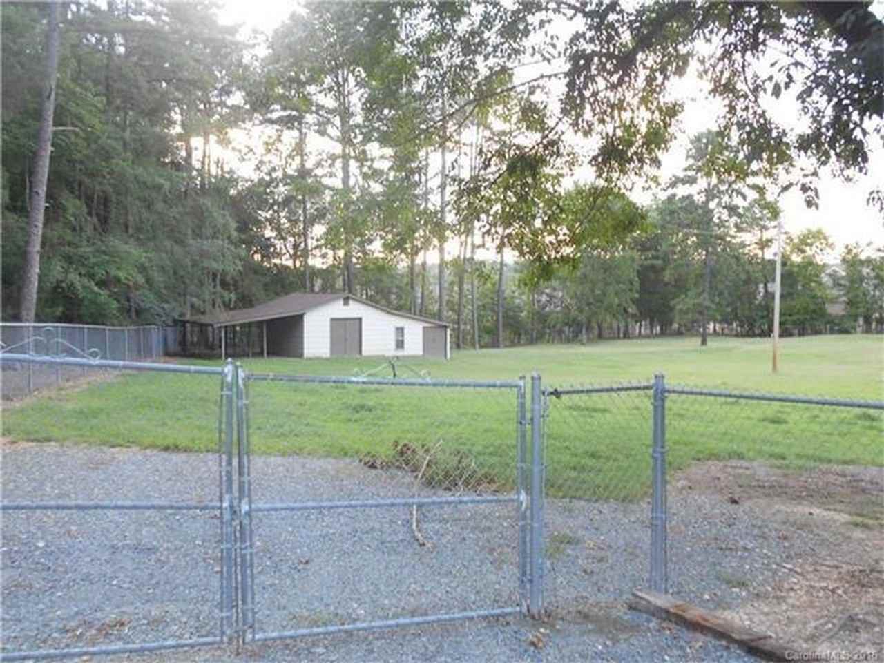 2102 S Providence Rd - Photo 2 of 7