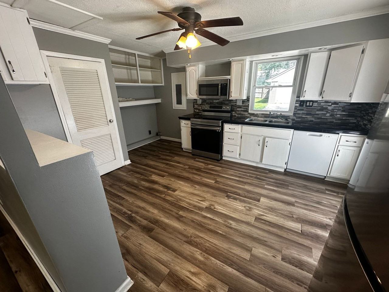 3421 Jackson St - Photo 2 of 8