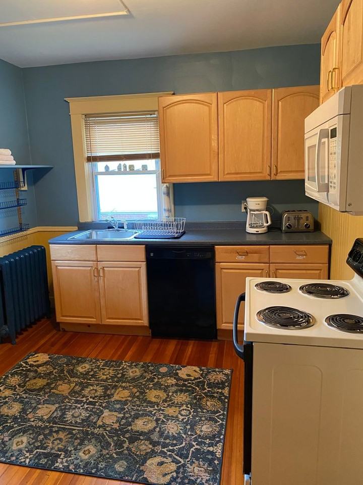 118 Elm St - Photo 4 of 15