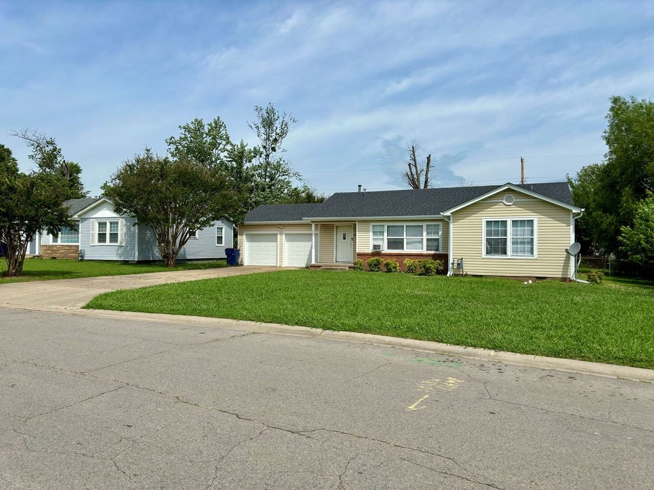 3909 Ridgeway Dr - Photo 2 of 15
