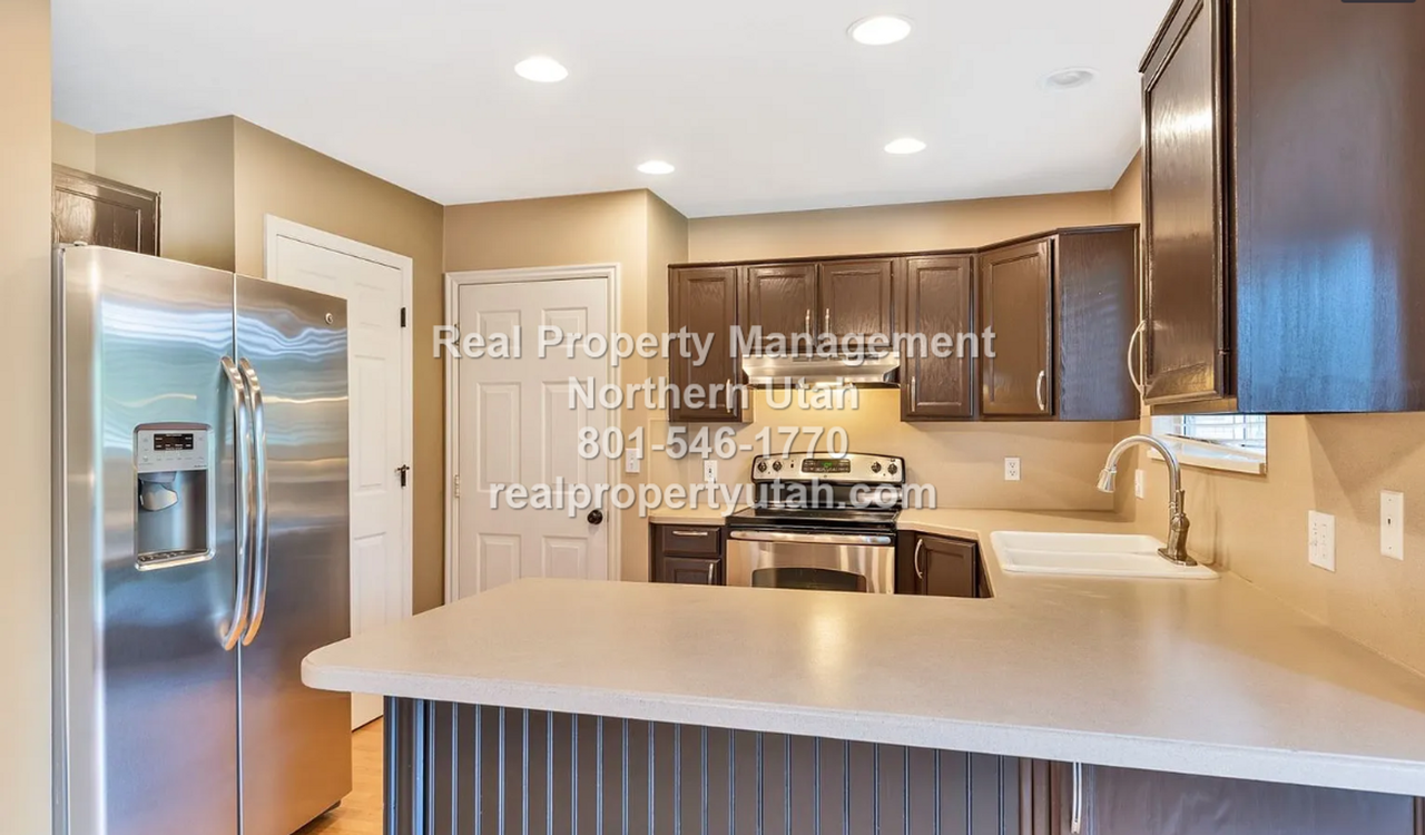 1732 S 500 E - Photo 3 of 14