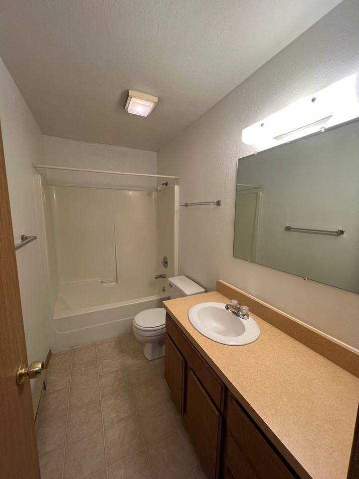 1850 Sussex - Photo 3 of 9