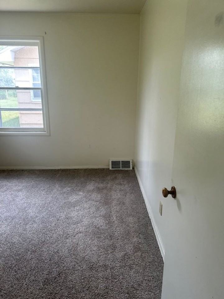 47 Foster Ln - Photo 6 of 7