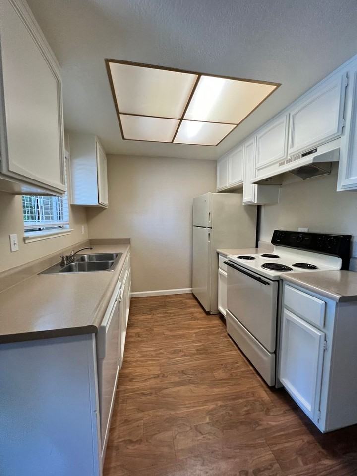 Garden West One Apartments - Photo 3 of 34