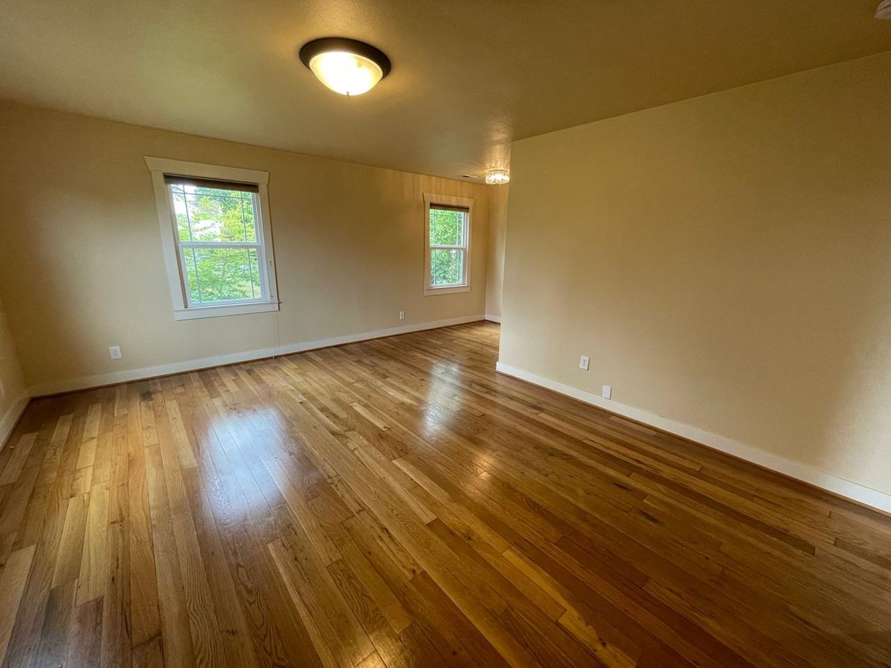 215 E S St - Photo 3 of 13