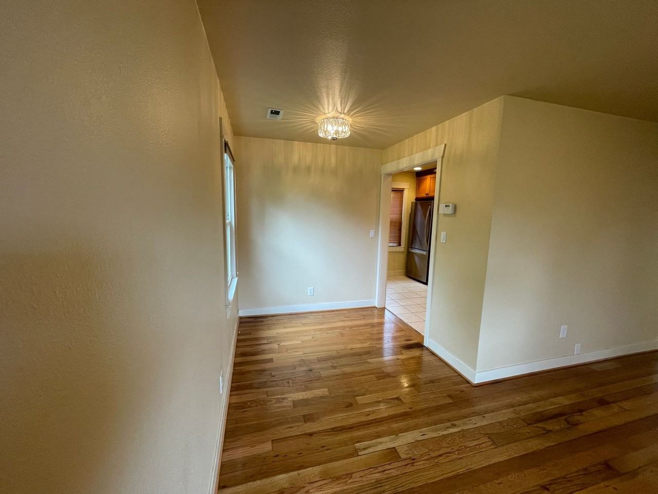 215 E S St - Photo 4 of 13