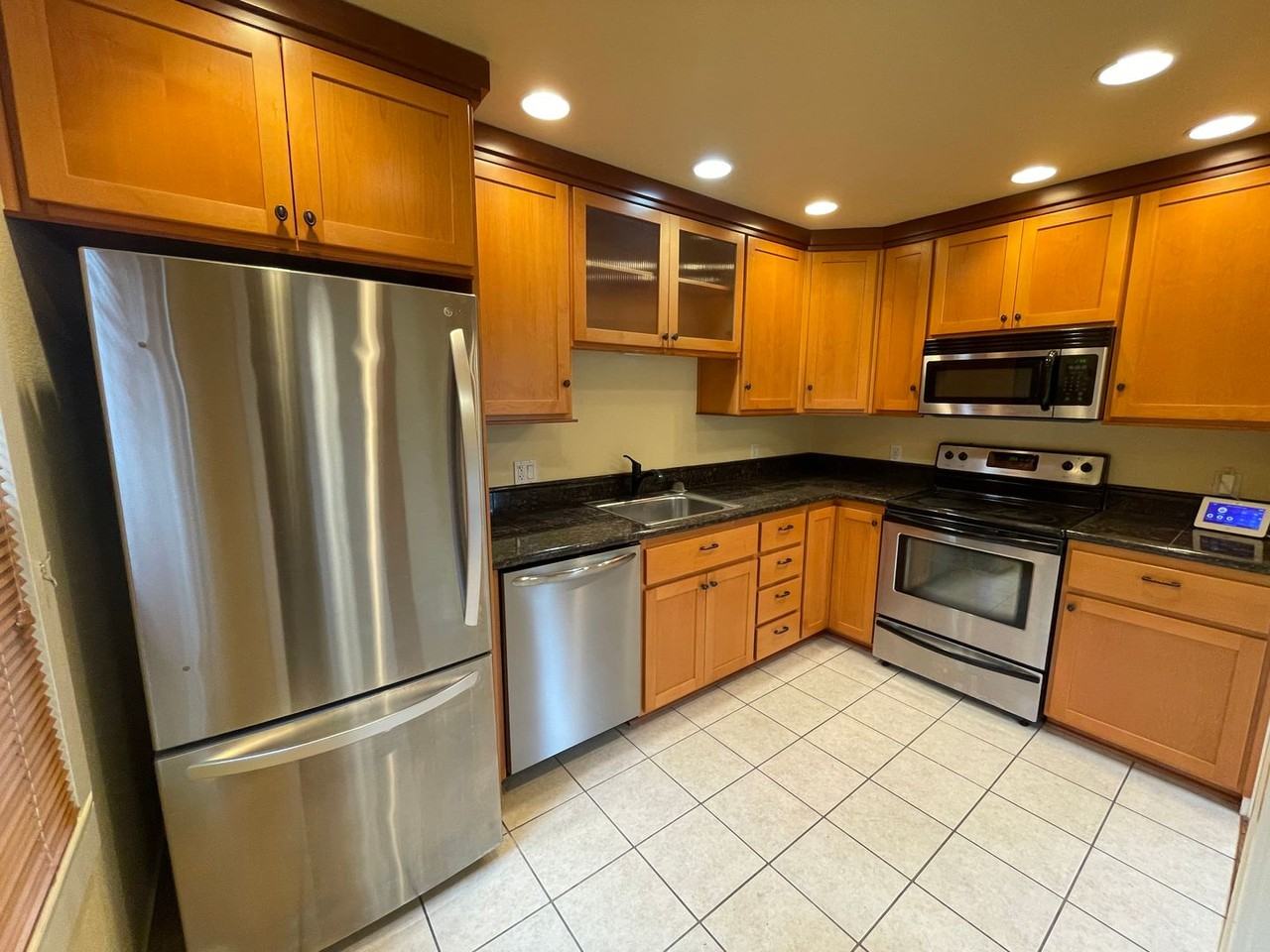 215 E S St - Photo 5 of 13