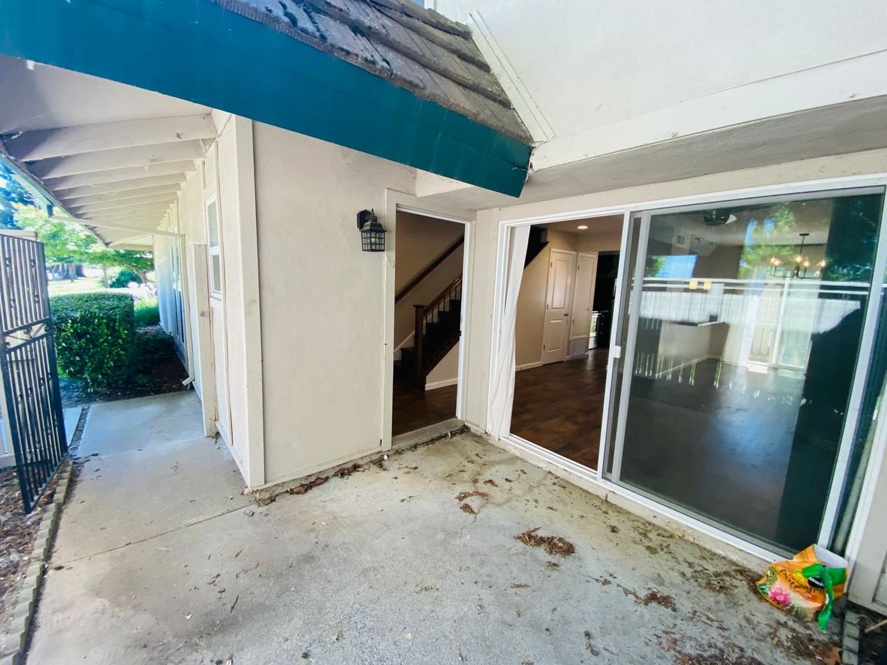 1104 Roundtree Ct - Photo 2 of 21