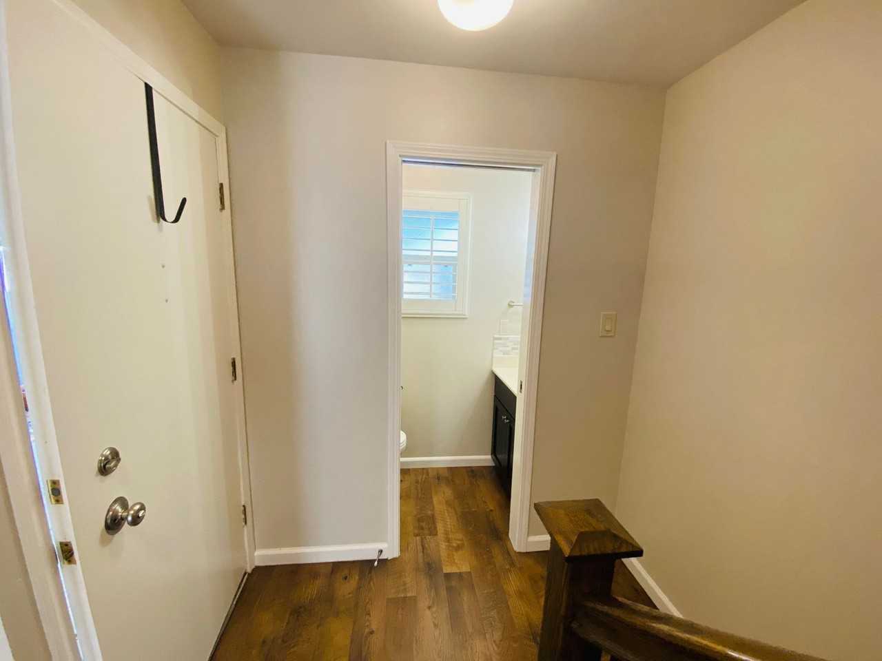 1104 Roundtree Ct - Photo 3 of 21