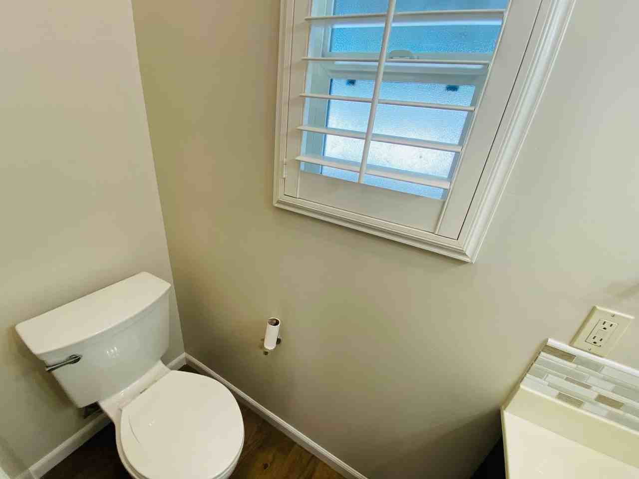 1104 Roundtree Ct - Photo 4 of 21