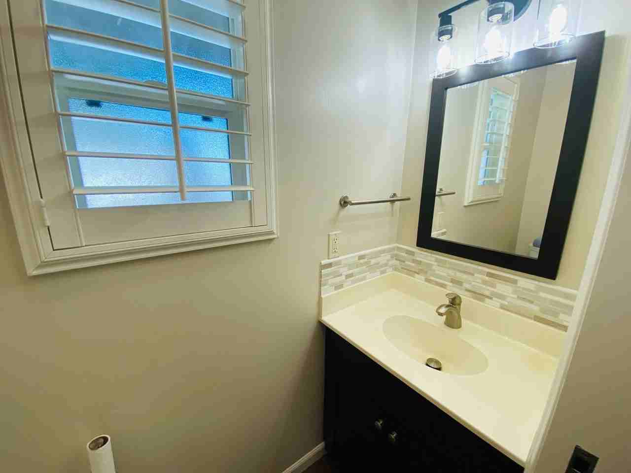 1104 Roundtree Ct - Photo 5 of 21