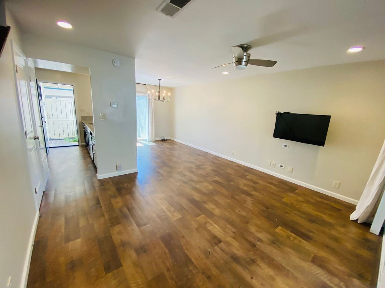1104 Roundtree Ct - Photo 6 of 21