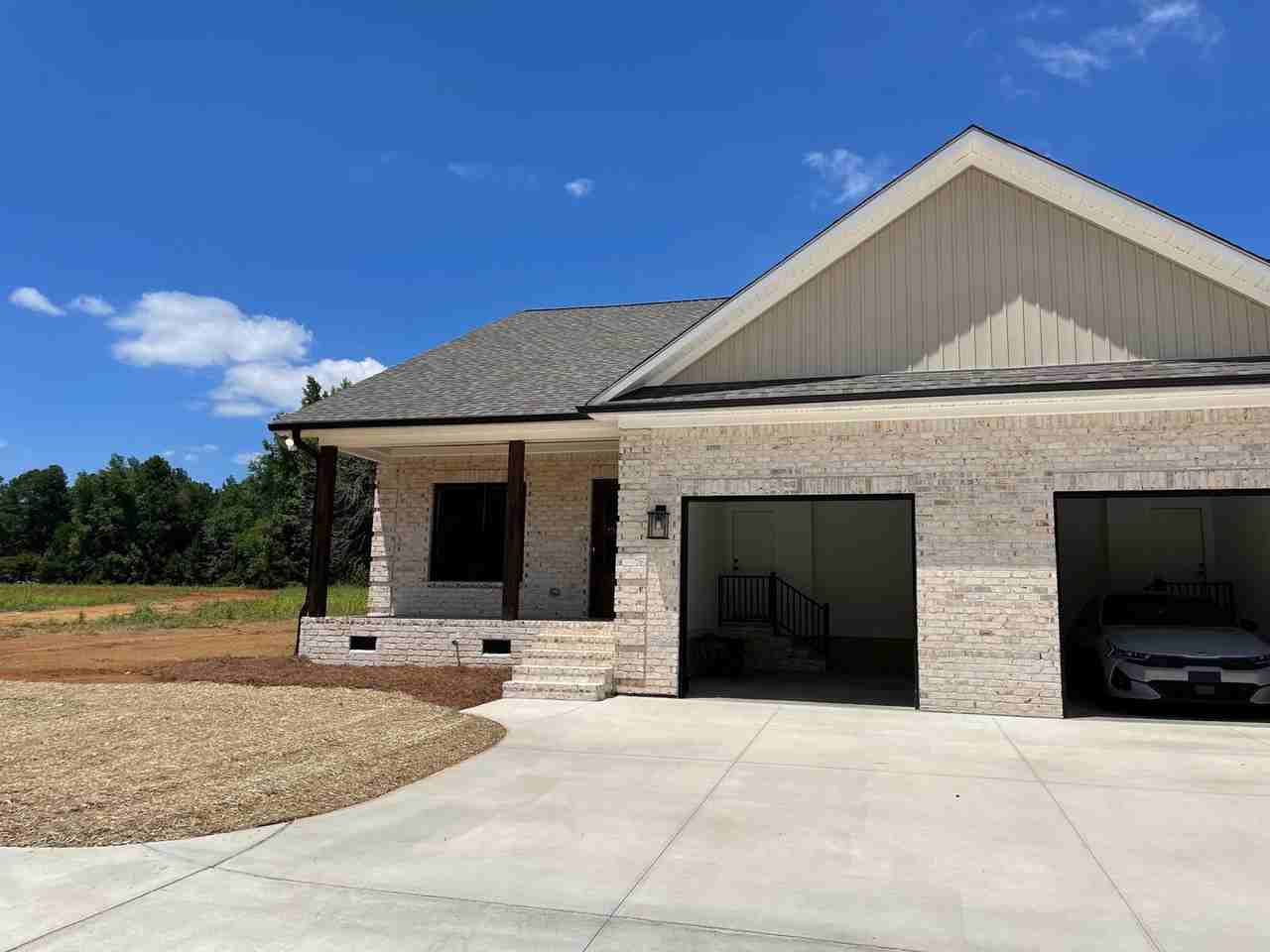 1820 - Photo 2 of 27