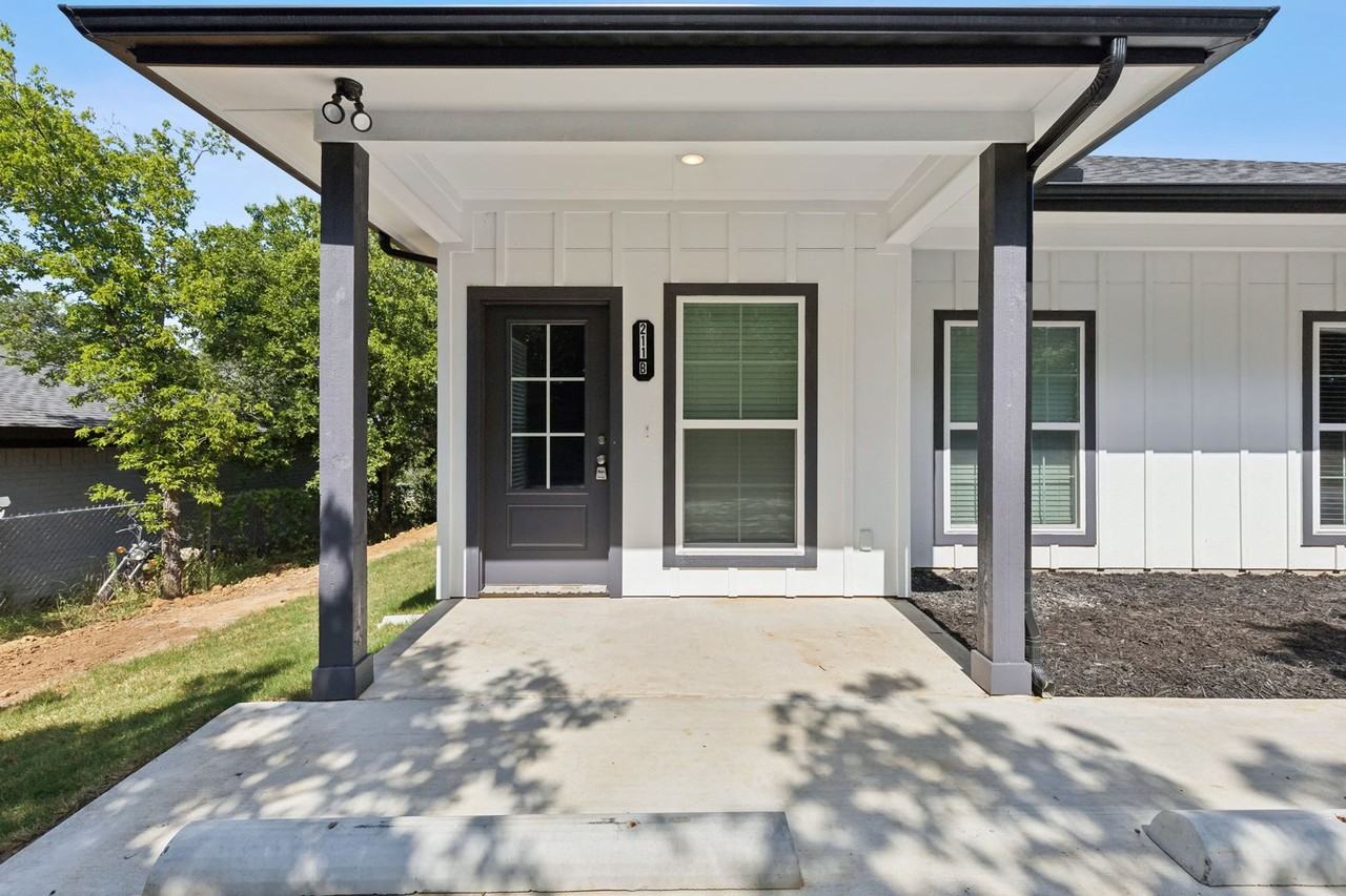 211 North Eastern Street - Photo 3 of 26