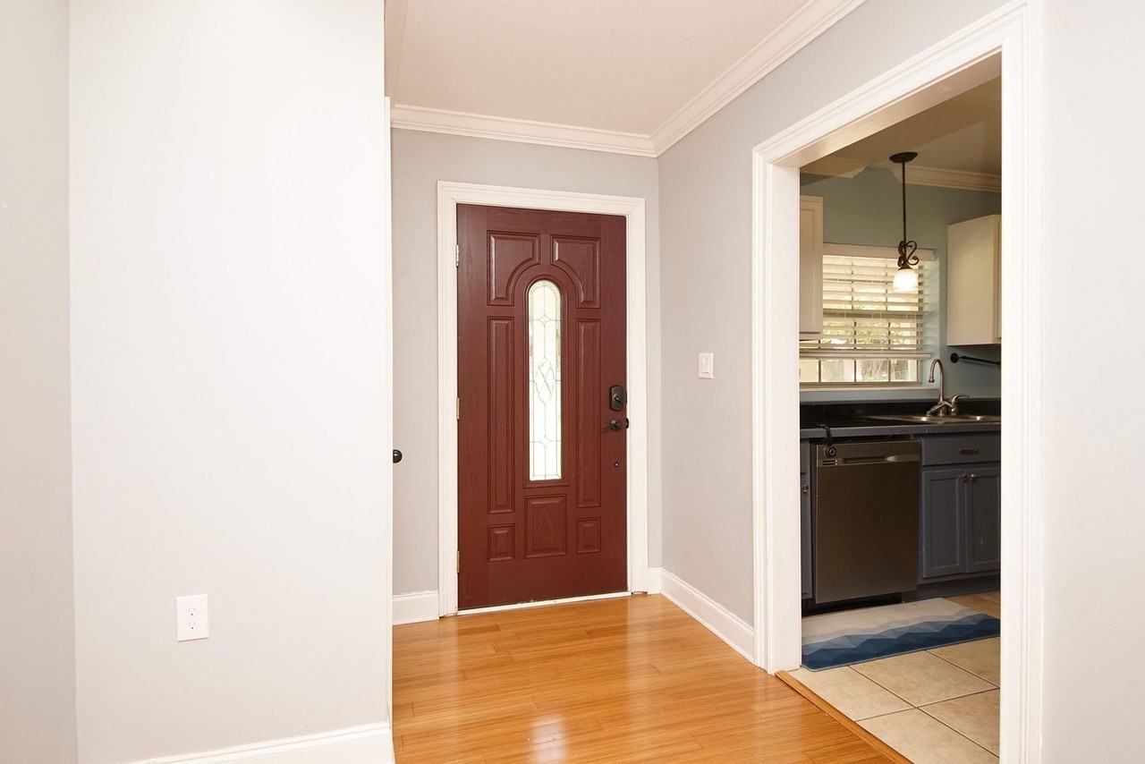 1016 Pine Lake Dr - Photo 5 of 31