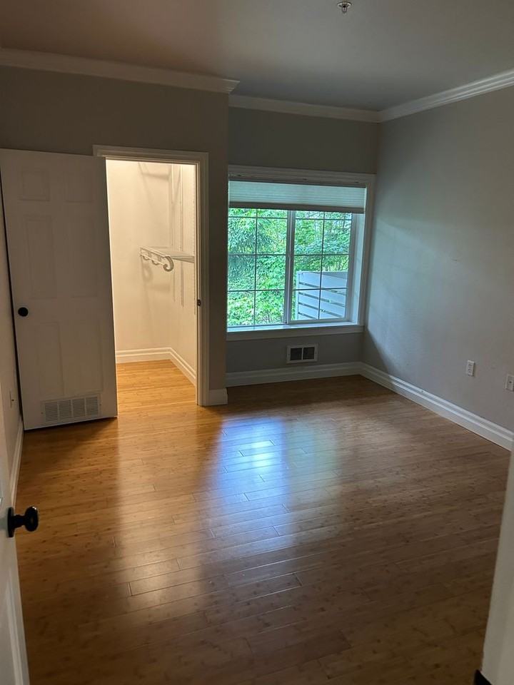 801 Rainier Ave N - Photo 6 of 35