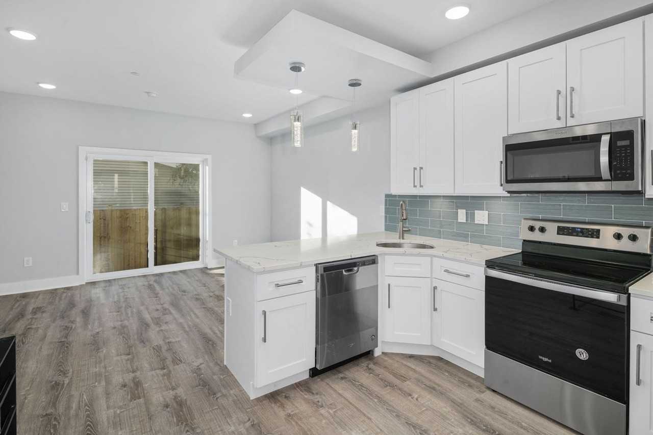 1302 N Marshall St - Photo 3 of 14